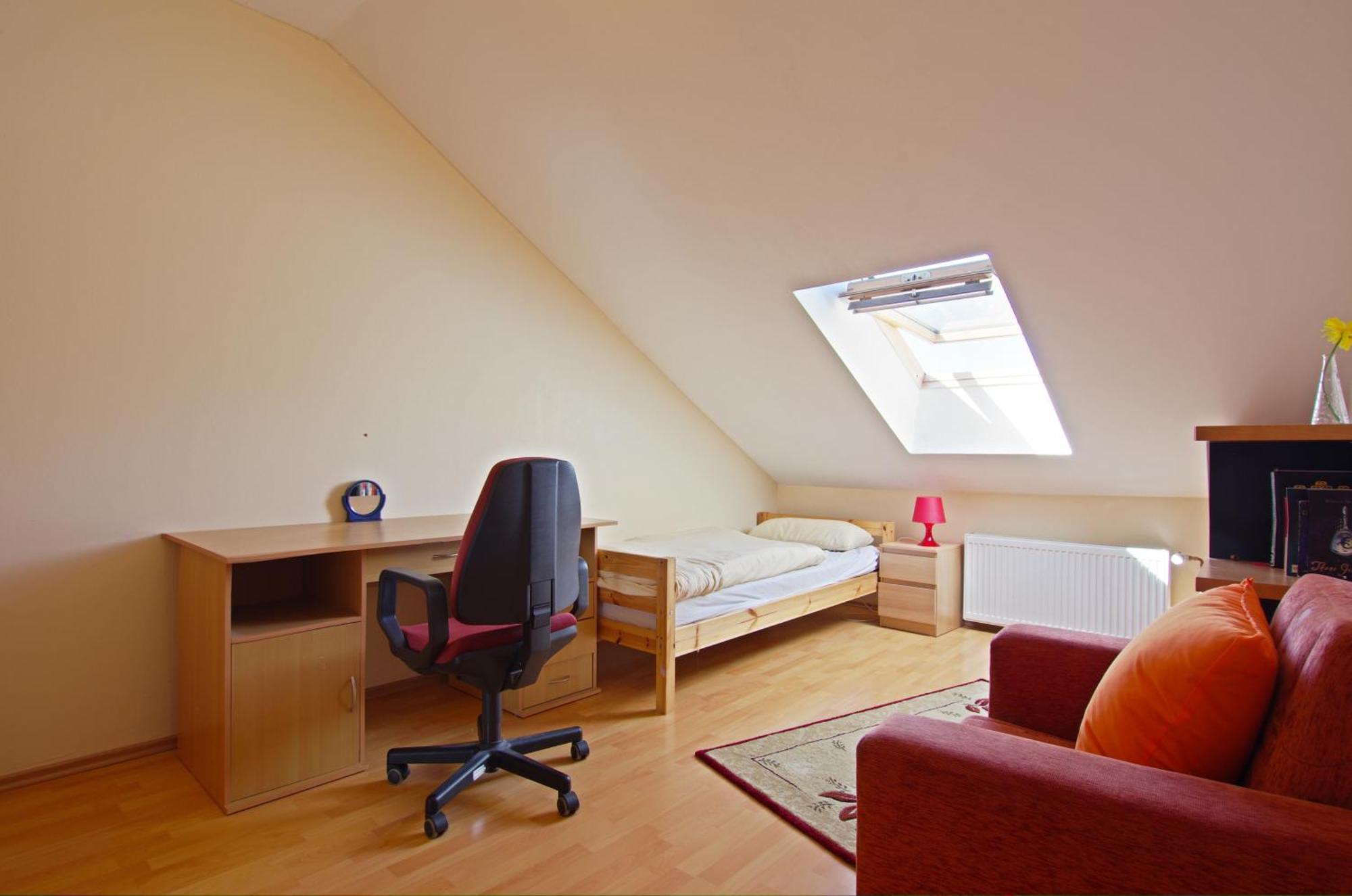 Private Rooms Near Exhibition Center Hanovra Exterior foto