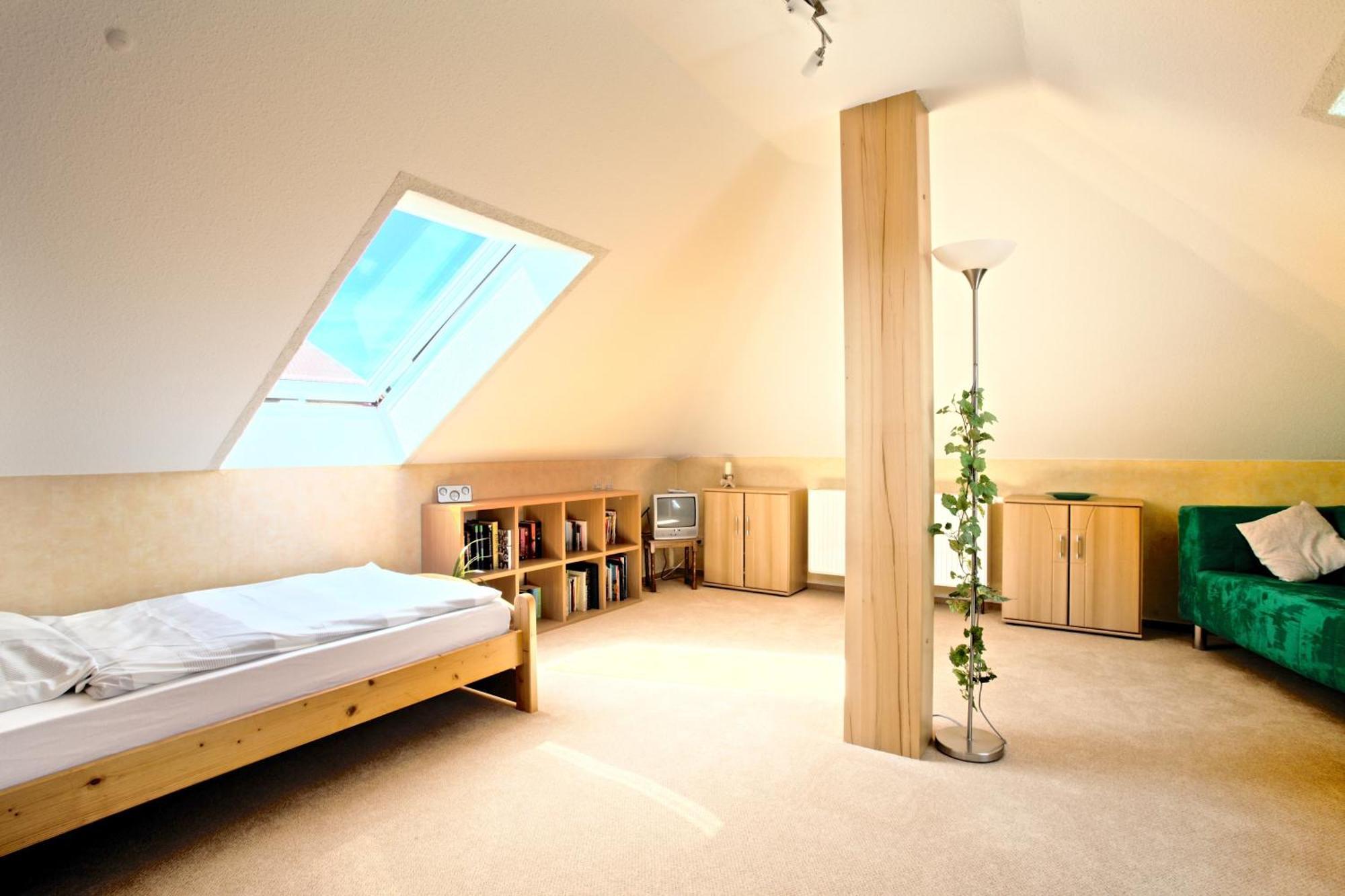 Private Rooms Near Exhibition Center Hanovra Exterior foto