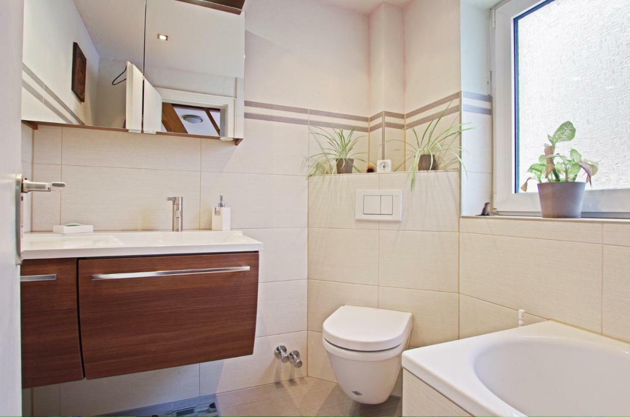 Private Rooms Near Exhibition Center Hanovra Exterior foto