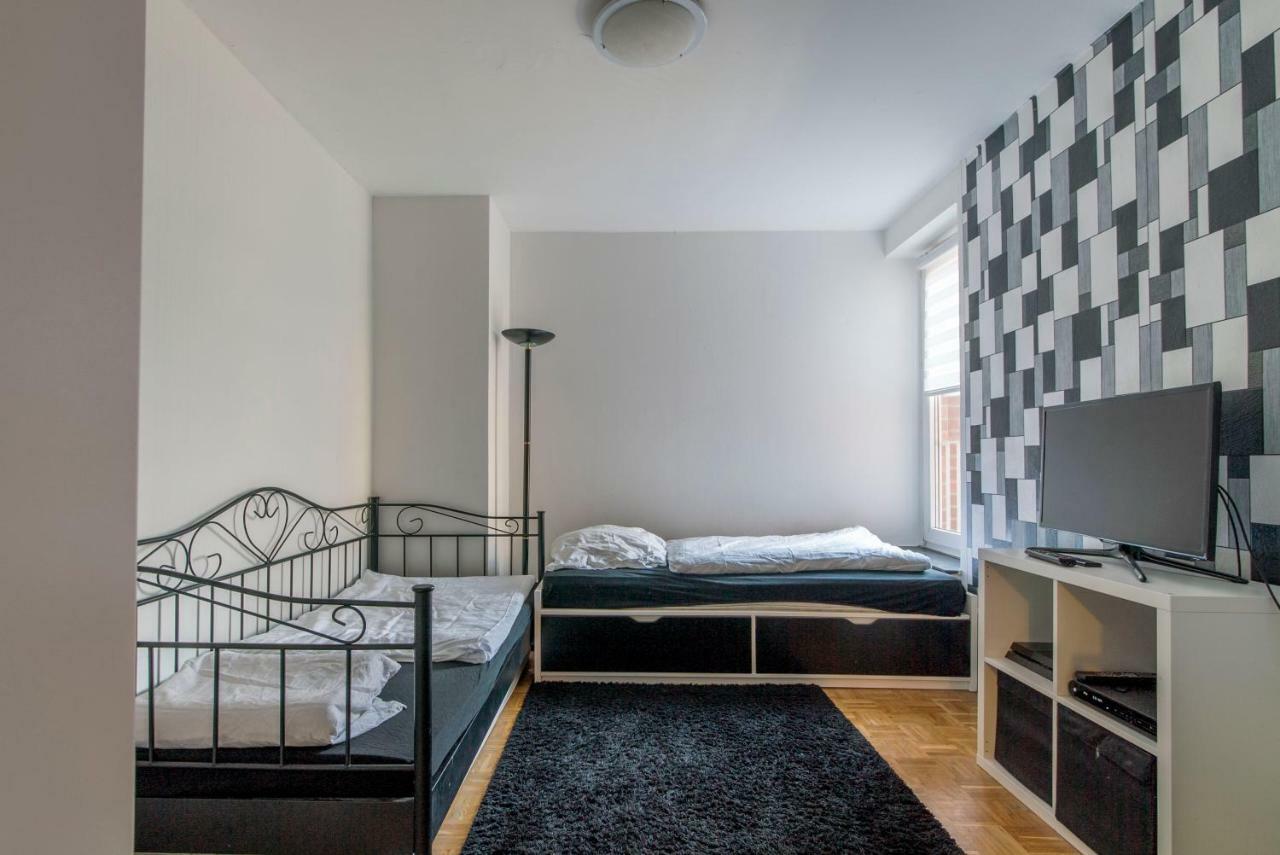 Private Rooms Near Exhibition Center Hanovra Exterior foto